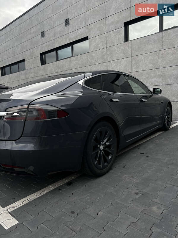 Лифтбек Tesla Model S 2016 в Сарнах