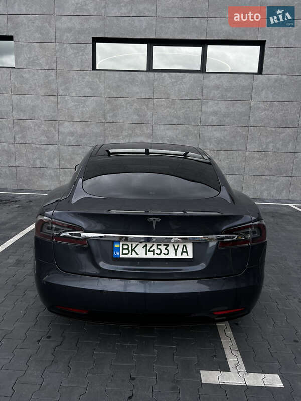 Ліфтбек Tesla Model S 2016 в Сарнах