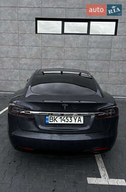 Лифтбек Tesla Model S 2016 в 
