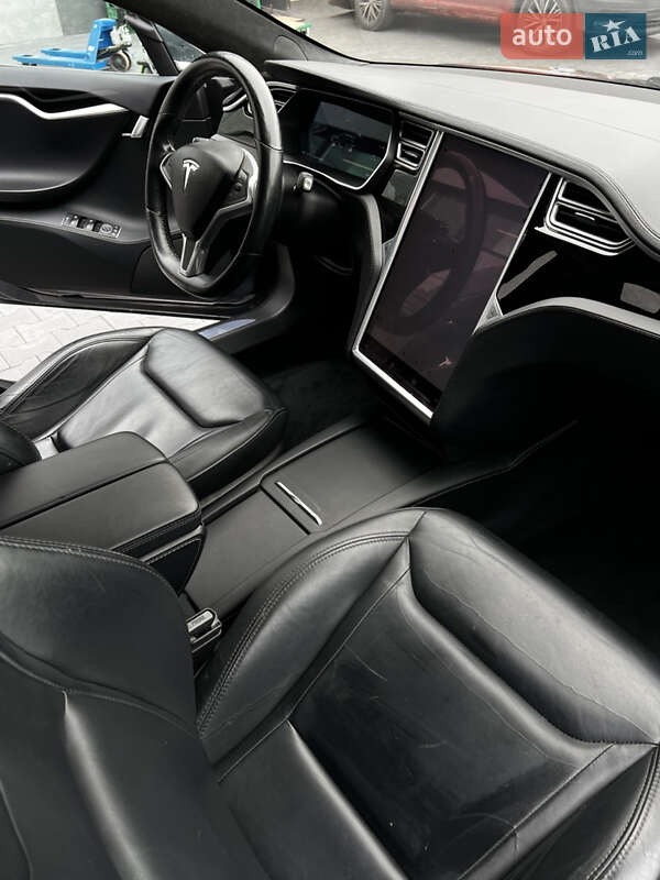 Ліфтбек Tesla Model S 2016 в Сарнах