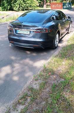 Лифтбек Tesla Model S 2015 в 