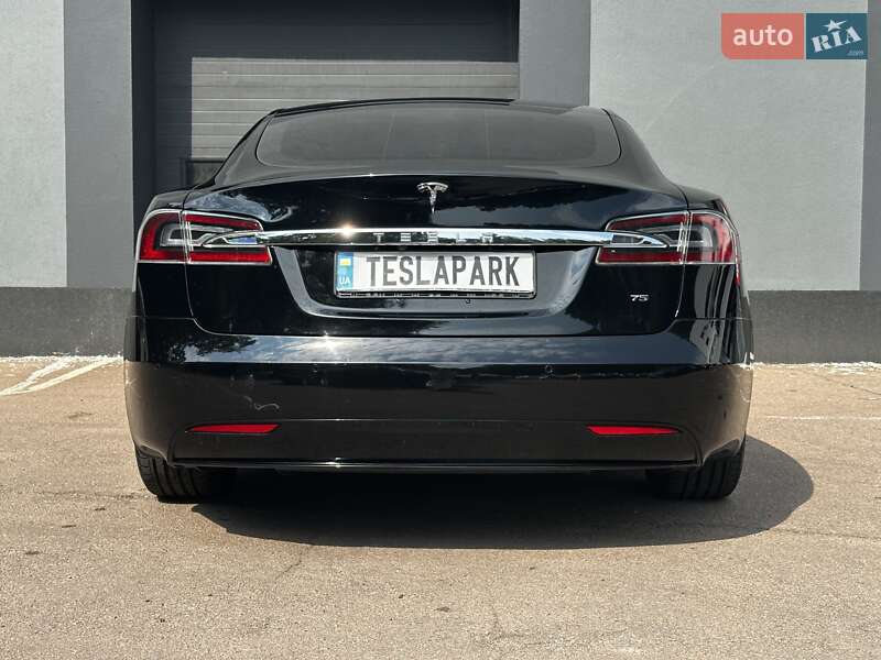 Ліфтбек Tesla Model S 2017 в Києві