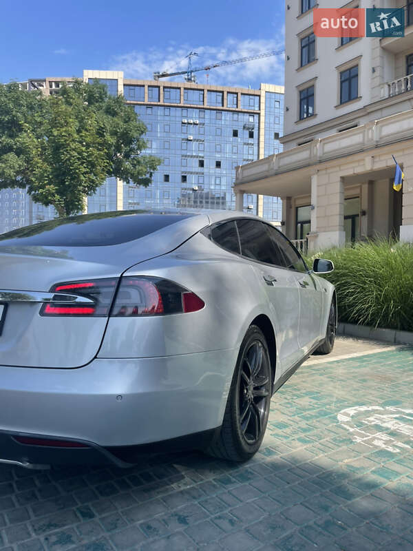 Ліфтбек Tesla Model S 2014 в Одесі