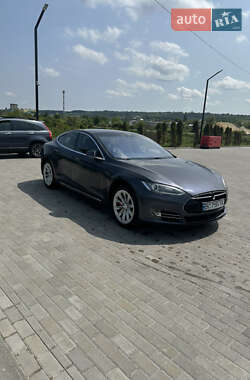 Лифтбек Tesla Model S 2015 в 