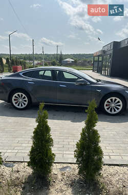 Лифтбек Tesla Model S 2015 в 