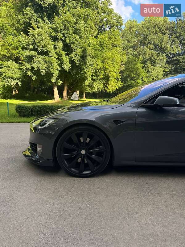 Лифтбек Tesla Model S 2018 в Чернигове