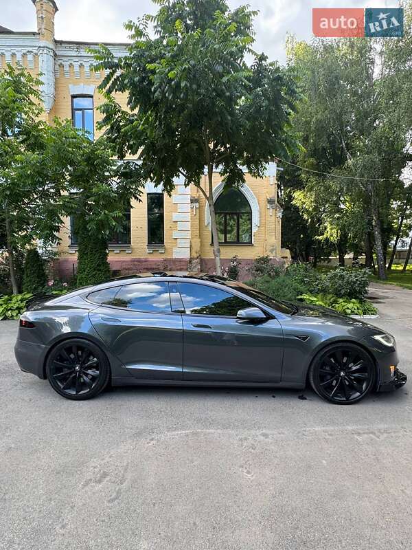 Лифтбек Tesla Model S 2018 в Чернигове