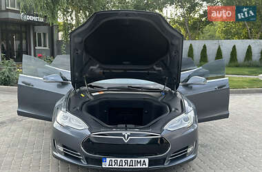 Лифтбек Tesla Model S 2013 в 