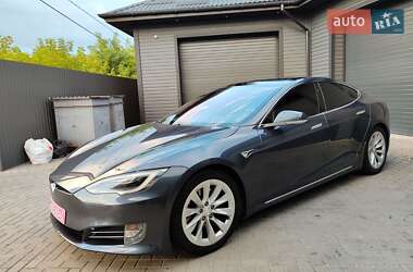 Лифтбек Tesla Model S 2016 в 