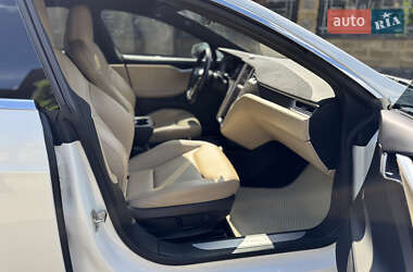 Лифтбек Tesla Model S 2016 в 