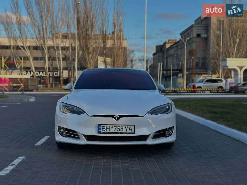 Ліфтбек Tesla Model S 2018 в Львові