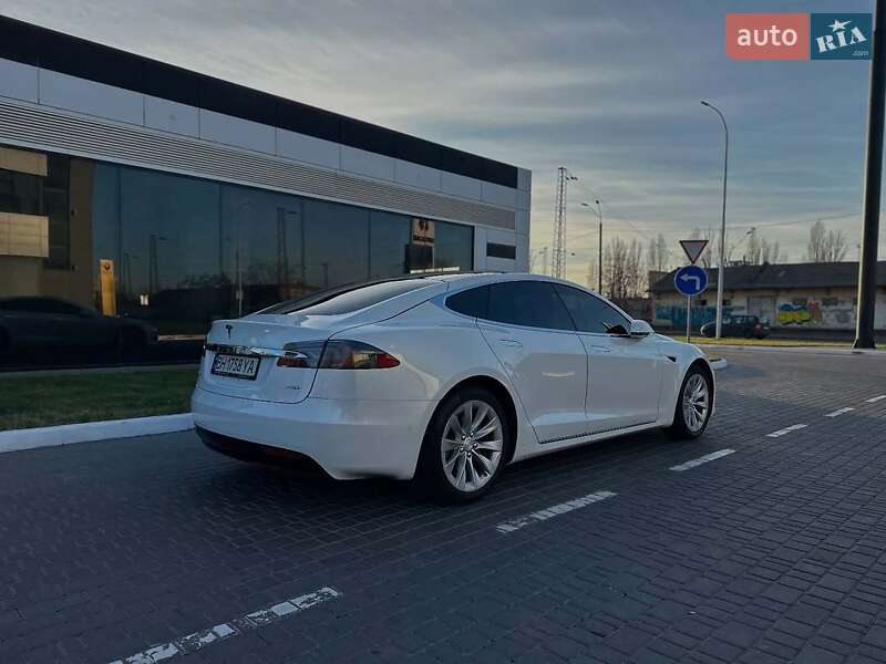 Ліфтбек Tesla Model S 2018 в Львові