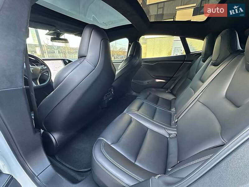 Ліфтбек Tesla Model S 2018 в Львові