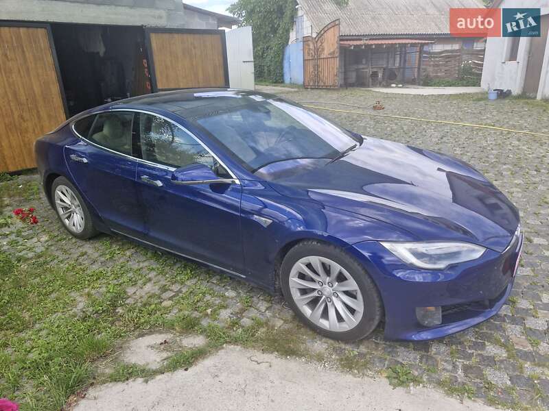 Лифтбек Tesla Model S 2016 в Киеве