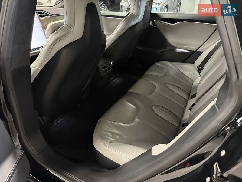 Лифтбек Tesla Model S 2016 в Владимире