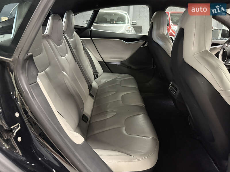 Лифтбек Tesla Model S 2016 в Владимире