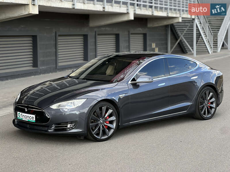 Tesla Model S 2015