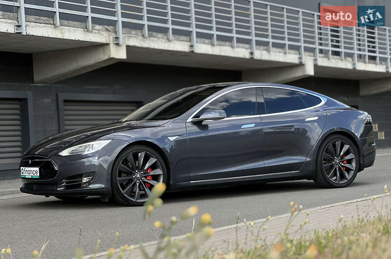 Ліфтбек Tesla Model S 2015 в Києві