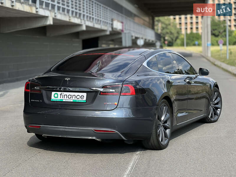 Ліфтбек Tesla Model S 2015 в Києві