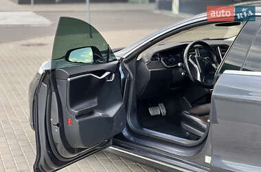 Лифтбек Tesla Model S 2016 в 