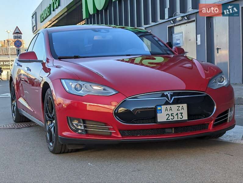Лифтбек Tesla Model S 2015 в Киеве фото 2 Лифтбек Tesla Model S 2015 в Киеве
