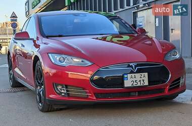 Лифтбек Tesla Model S 2015 в 