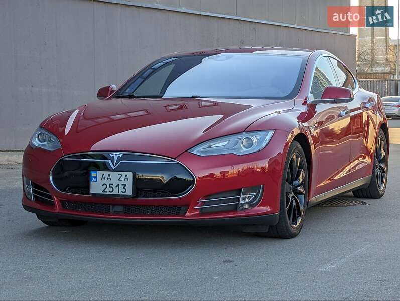 Лифтбек Tesla Model S 2015 в 