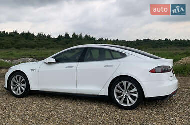 Лифтбек Tesla Model S 2015 в Львове