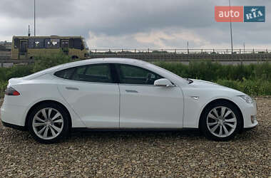 Лифтбек Tesla Model S 2015 в Львове