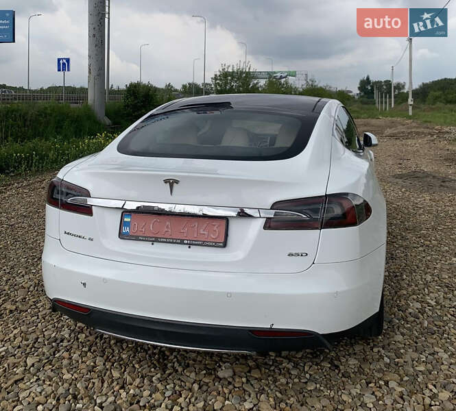 Ліфтбек Tesla Model S 2015 в Львові
