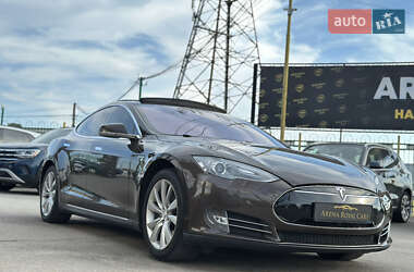 Лифтбек Tesla Model S 2013 в 