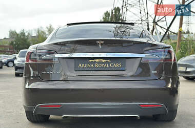 Лифтбек Tesla Model S 2013 в 