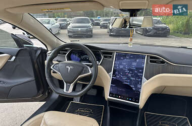 Лифтбек Tesla Model S 2013 в 
