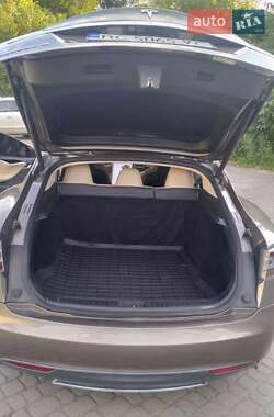 Ліфтбек Tesla Model S 2015 в Львові