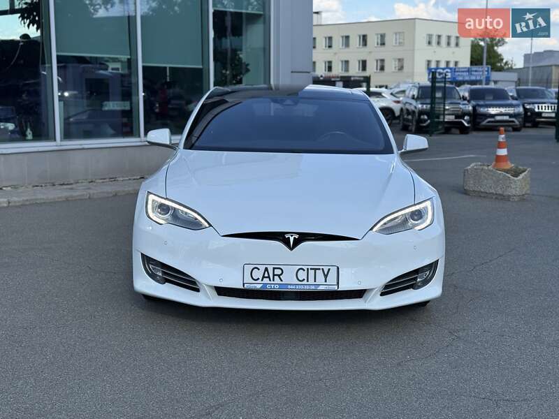 Ліфтбек Tesla Model S 2016 в Києві