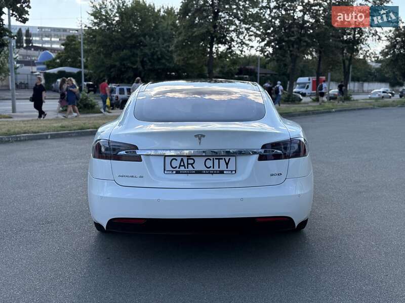 Ліфтбек Tesla Model S 2016 в Києві