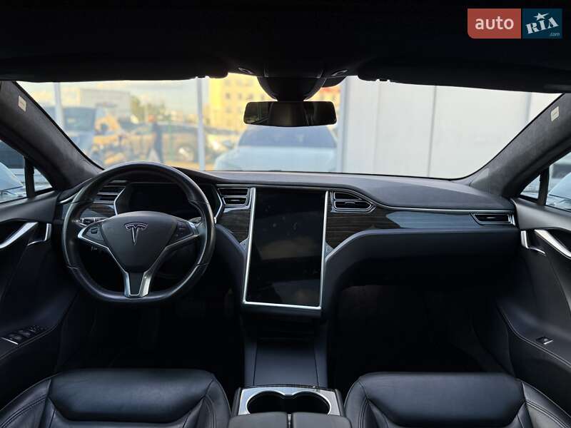 Ліфтбек Tesla Model S 2016 в Києві