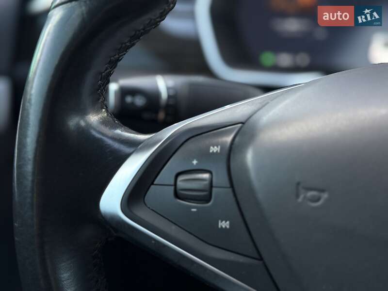 Ліфтбек Tesla Model S 2016 в Києві