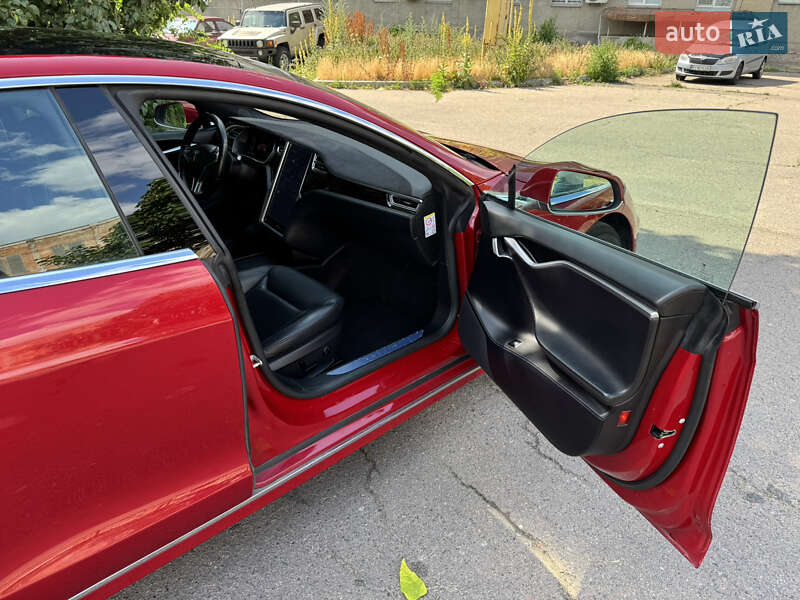Ліфтбек Tesla Model S 2017 в Черкасах