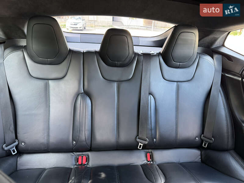 Ліфтбек Tesla Model S 2017 в Черкасах