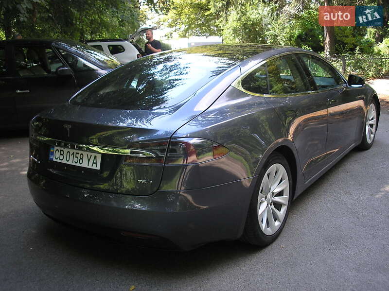 Ліфтбек Tesla Model S 2017 в Ніжині