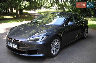 Ліфтбек Tesla Model S 2017 в Ніжині