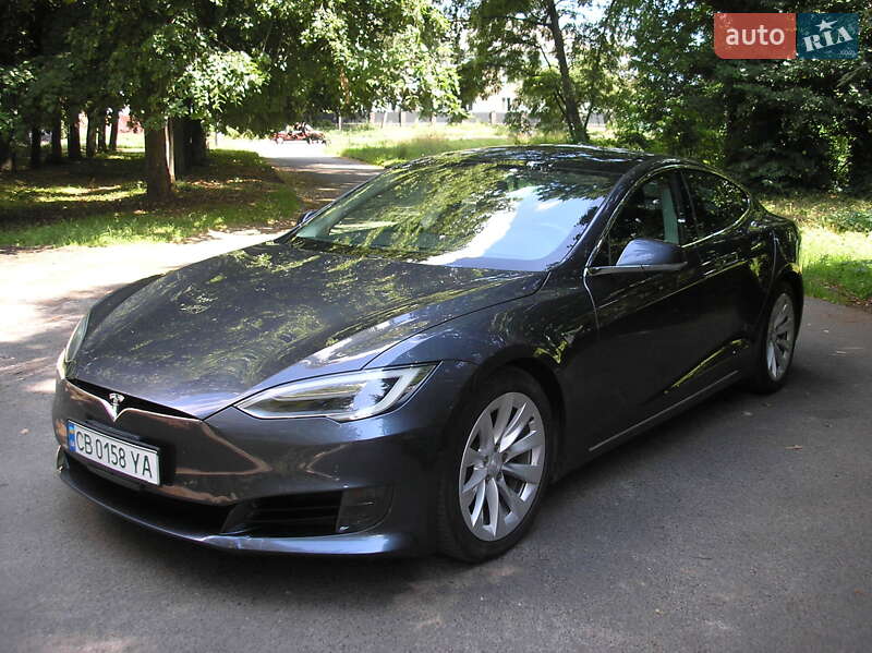 Лифтбек Tesla Model S 2017 в 