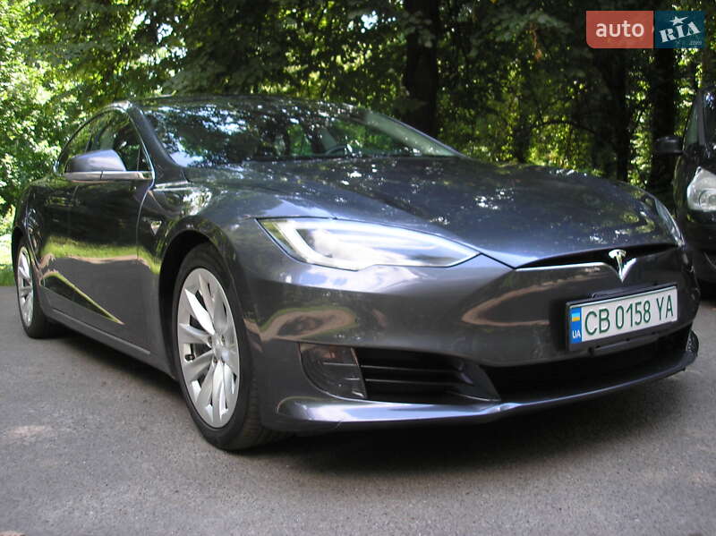 Ліфтбек Tesla Model S 2017 в Ніжині