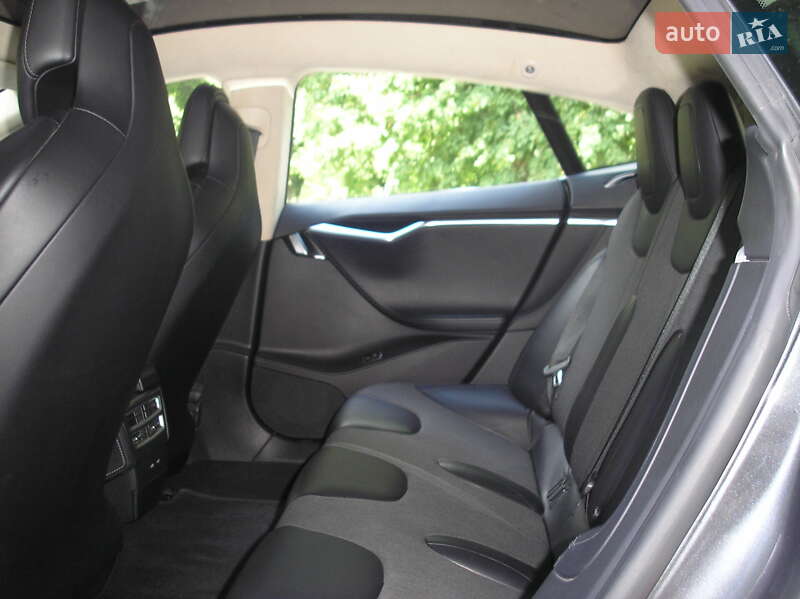 Ліфтбек Tesla Model S 2017 в Ніжині