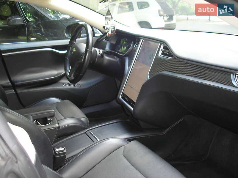 Ліфтбек Tesla Model S 2017 в Ніжині