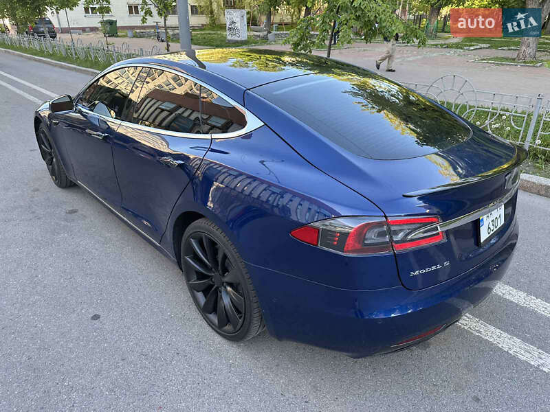 Лифтбек Tesla Model S 2017 в Киеве фото 9 Лифтбек Tesla Model S 2017 в Киеве