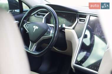 Хэтчбек Tesla Model S 2014 в 