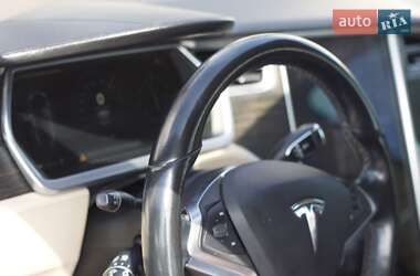 Хэтчбек Tesla Model S 2014 в 