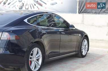 Хэтчбек Tesla Model S 2014 в 
